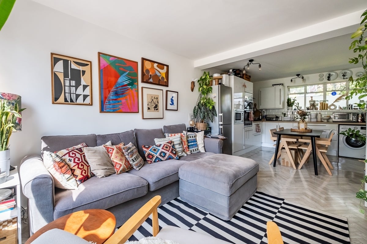 Flat Rockley Court in Greater London