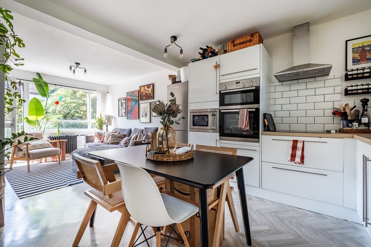 Flat Rockley Court in Greater London