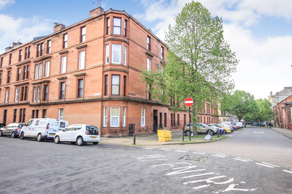 Flat Stewartville Street in Glasgow