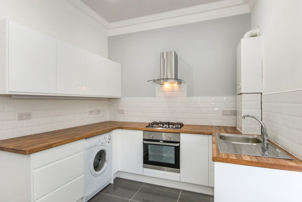 Flat Stewartville Street in Glasgow