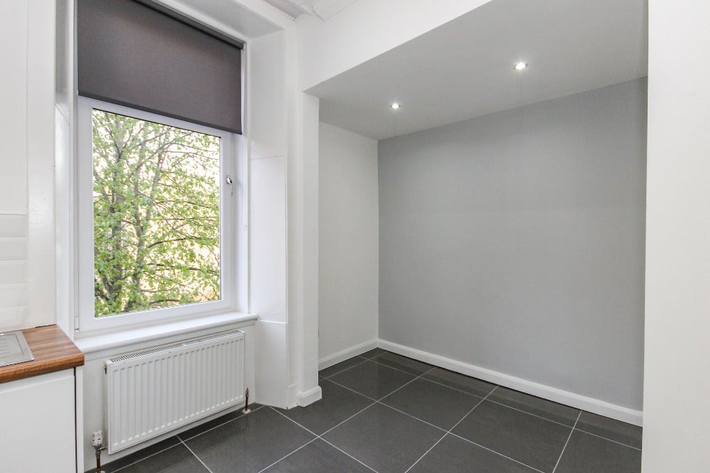 Flat Stewartville Street in Glasgow