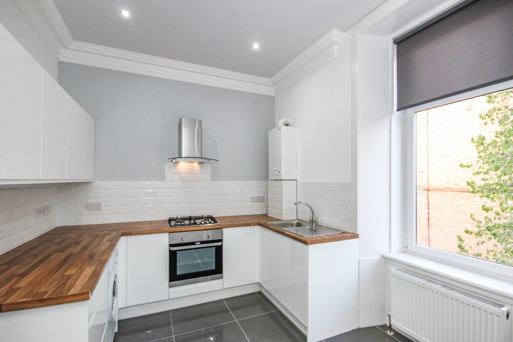 Flat Stewartville Street in Glasgow