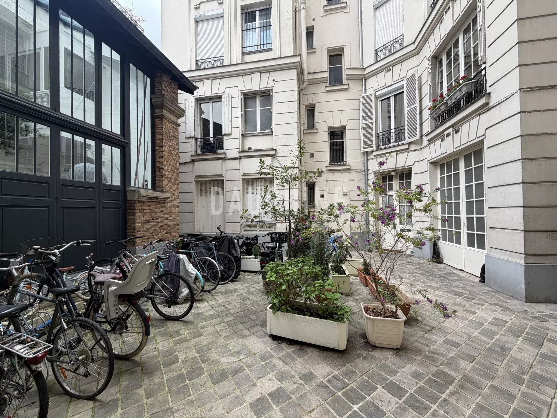 Flat Rue Perronet in Neuilly-sur-Seine