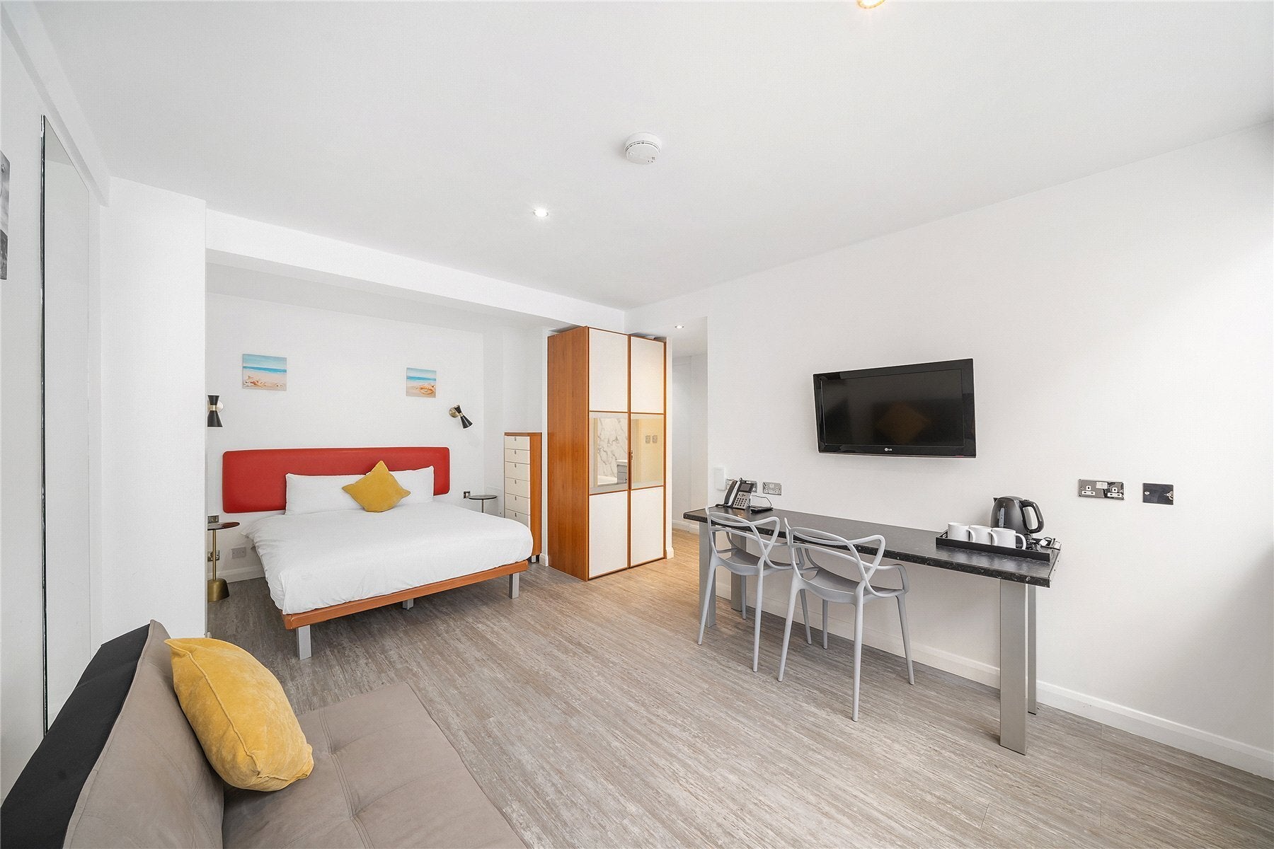 Flat Old Brompton Road in Greater London