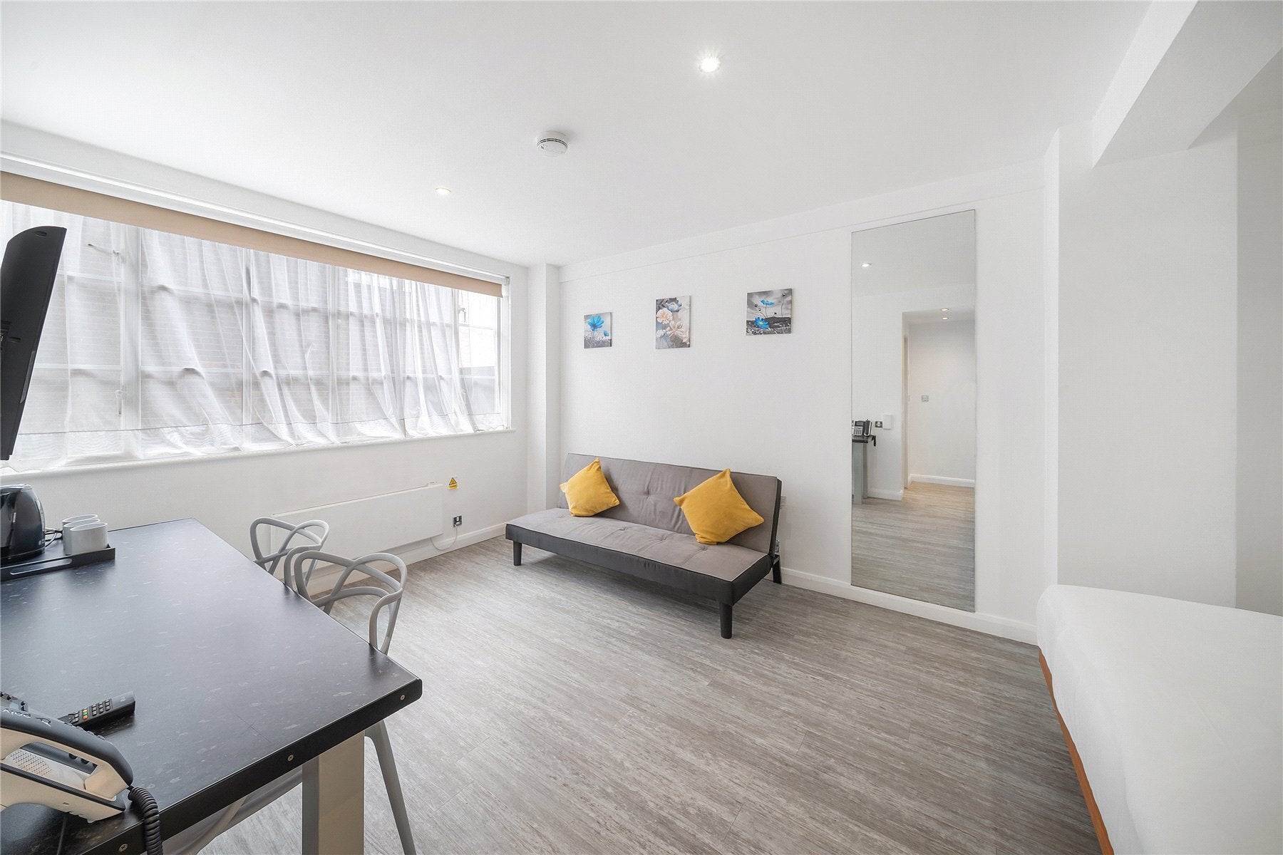Flat Old Brompton Road in Greater London