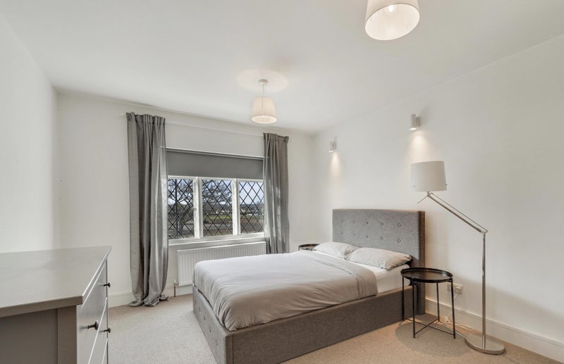 Room Trinity Road in Greater London