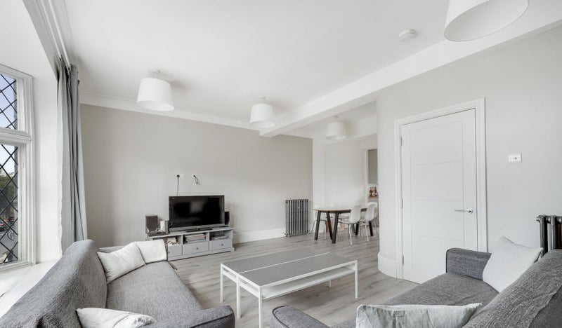 Room Trinity Road in Greater London