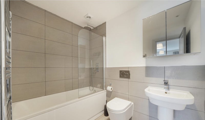 Room Trinity Road in Greater London