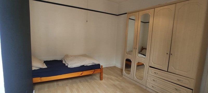 Room Warwick Road in Bootle
