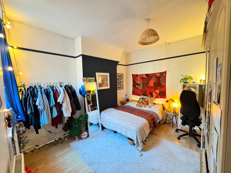 Room Warwick Road in Bootle