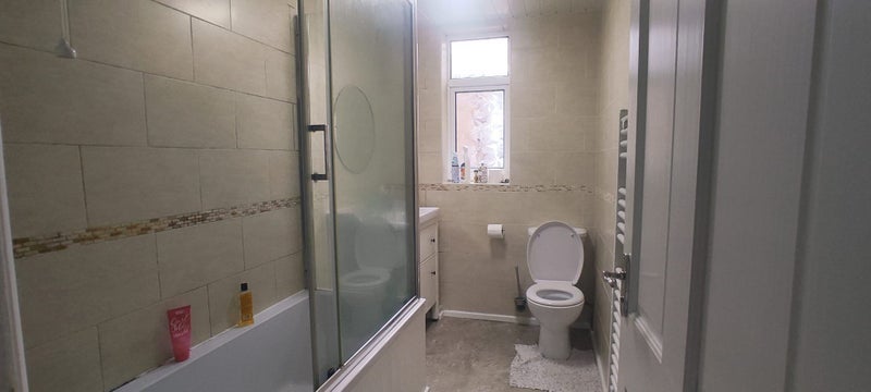Room Warwick Road in Bootle