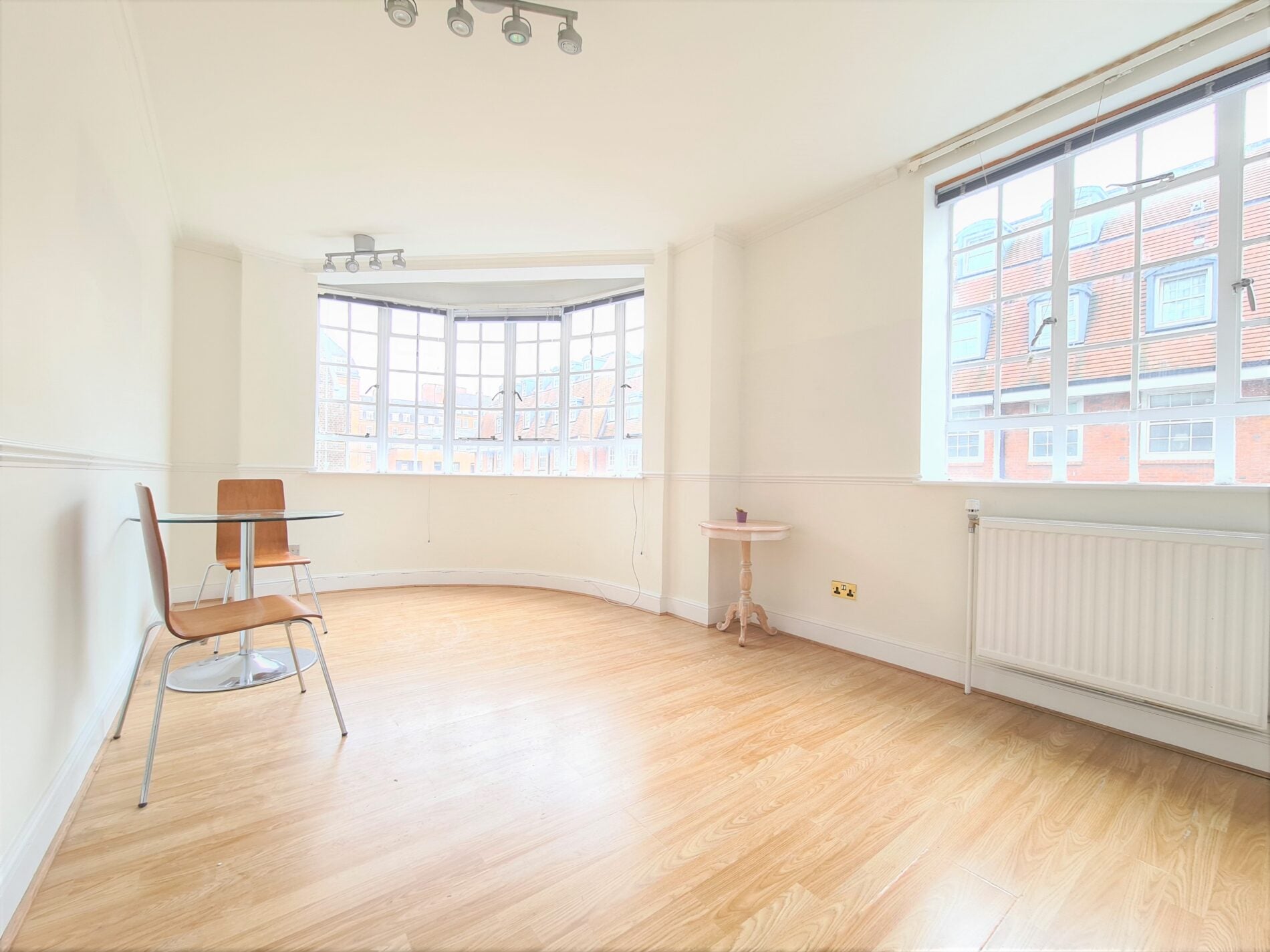 Flat Sloane Avenue in Greater London
