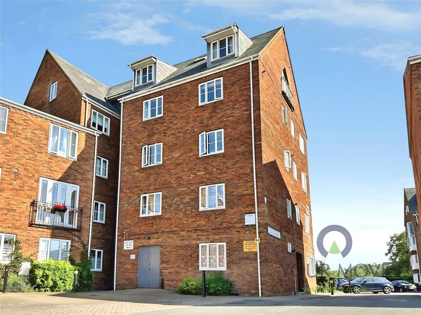 Flat Sovereigns Quay in Bedford