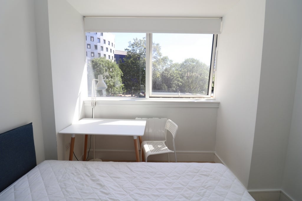 Room Globe Road in Greater London