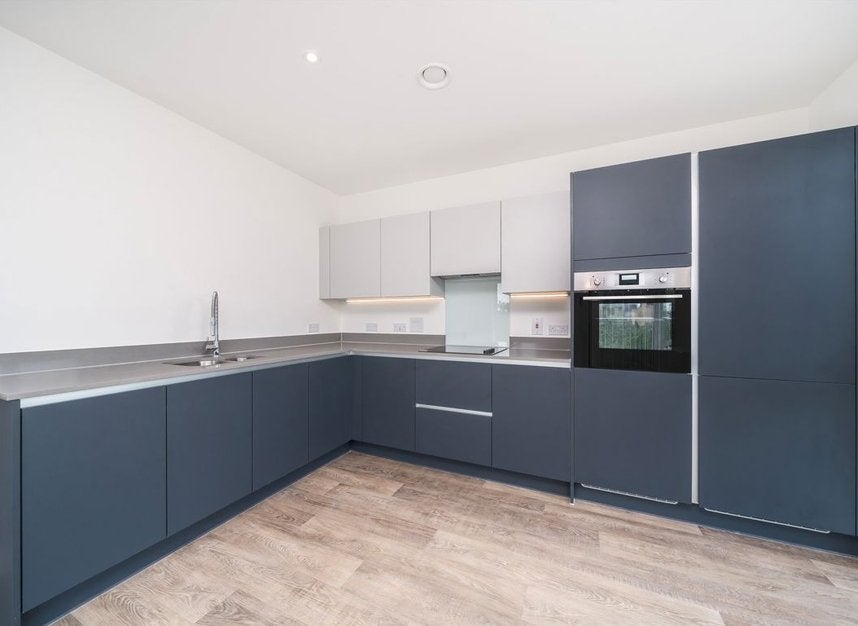 Flat Middlesex Way in Greater London