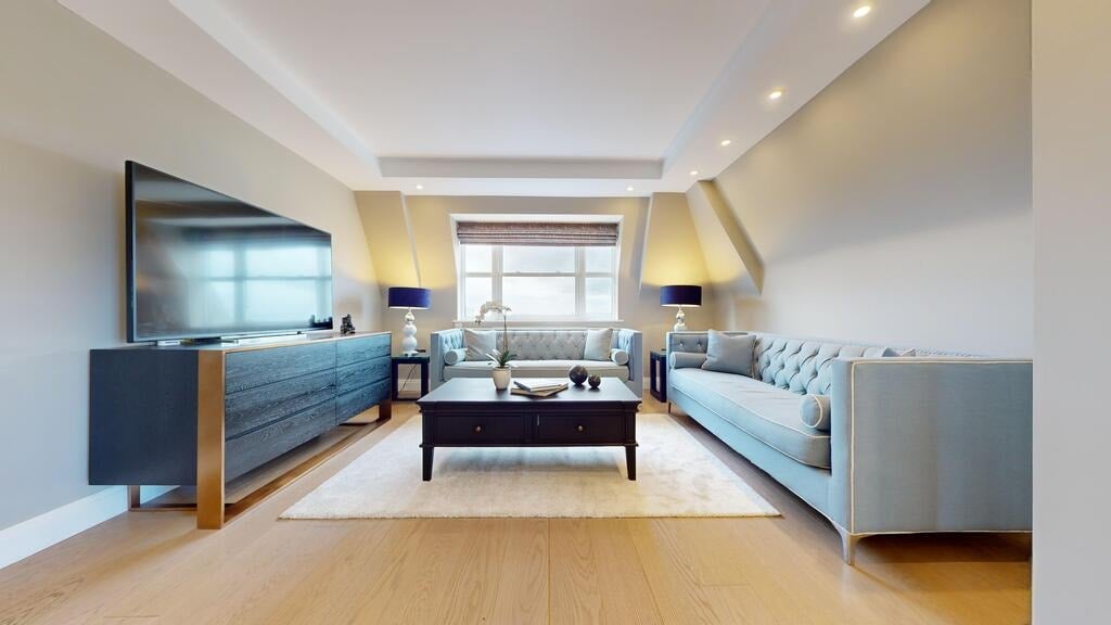 Flat Boydell Court in Greater London