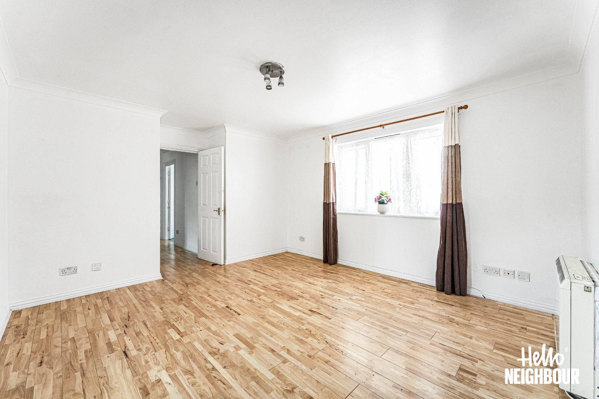 Flat Anchor Close in Greater London