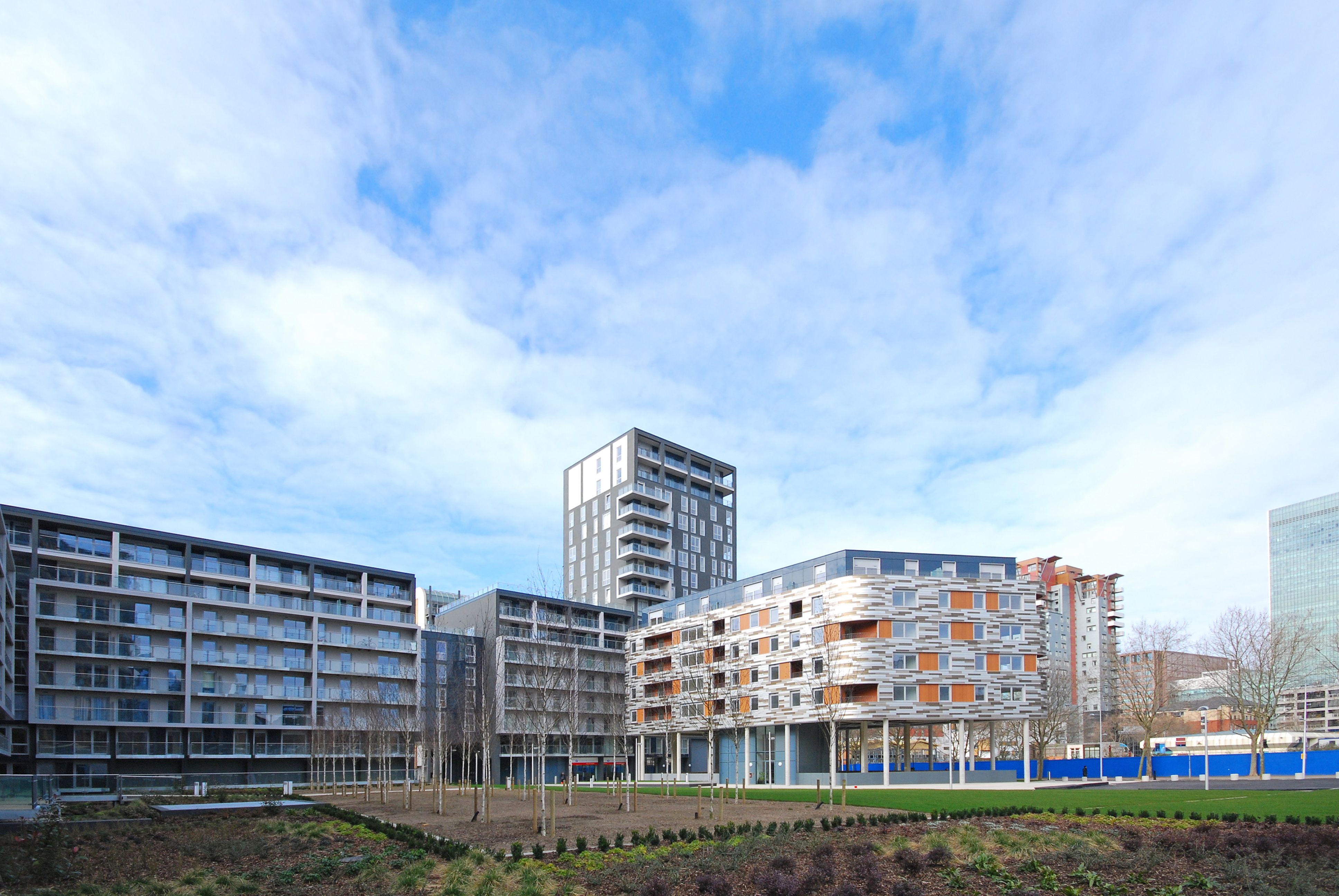 Flat Mastmaker Road in Greater London