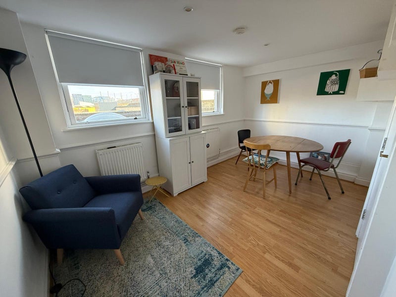 Room Wandsworth Road in Greater London