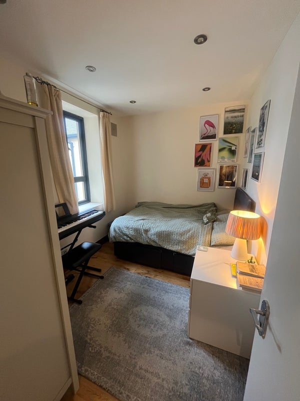 Room Kitchener Road in Greater London