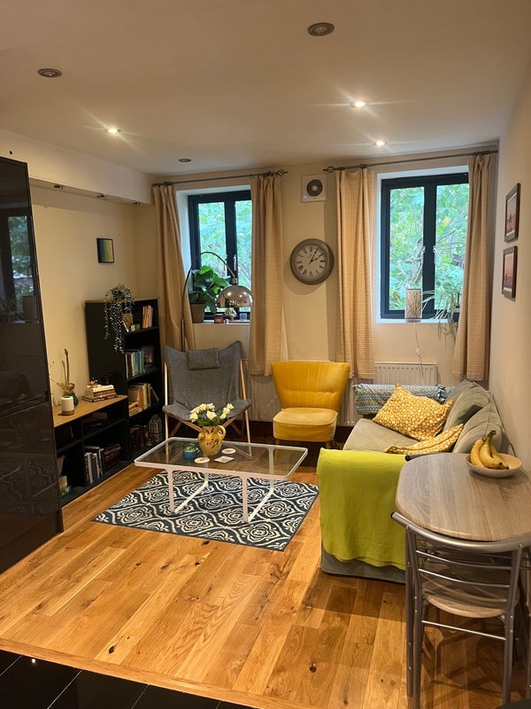 Room Kitchener Road in Greater London