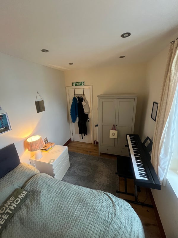 Room Kitchener Road in Greater London