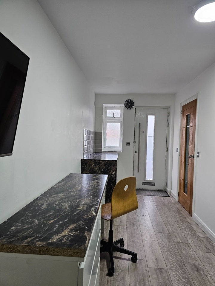 Room Potters Lane in Greater London