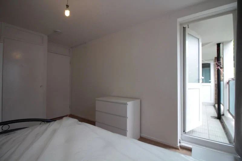 Room Commercial Road in Greater London