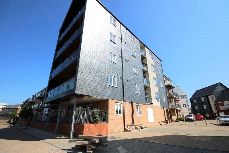 Flat Cressy Quay in Chelmsford