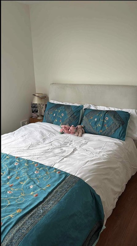 Room Elborough Street in Greater London