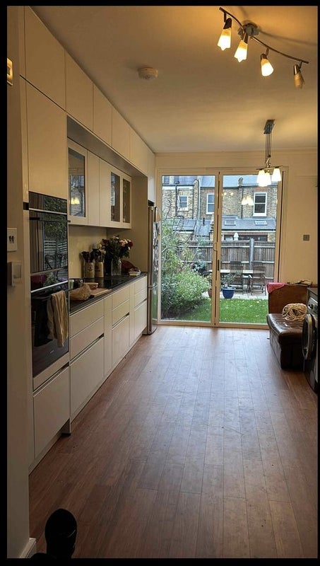 Room Elborough Street in Greater London