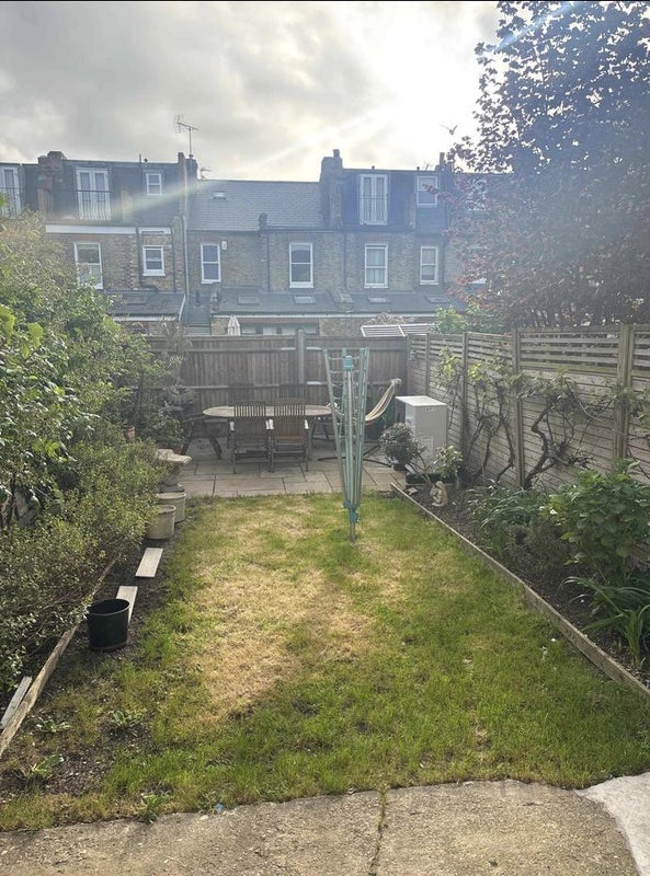 Room Elborough Street in Greater London