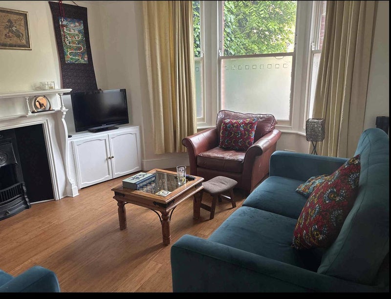 Room Elborough Street in Greater London