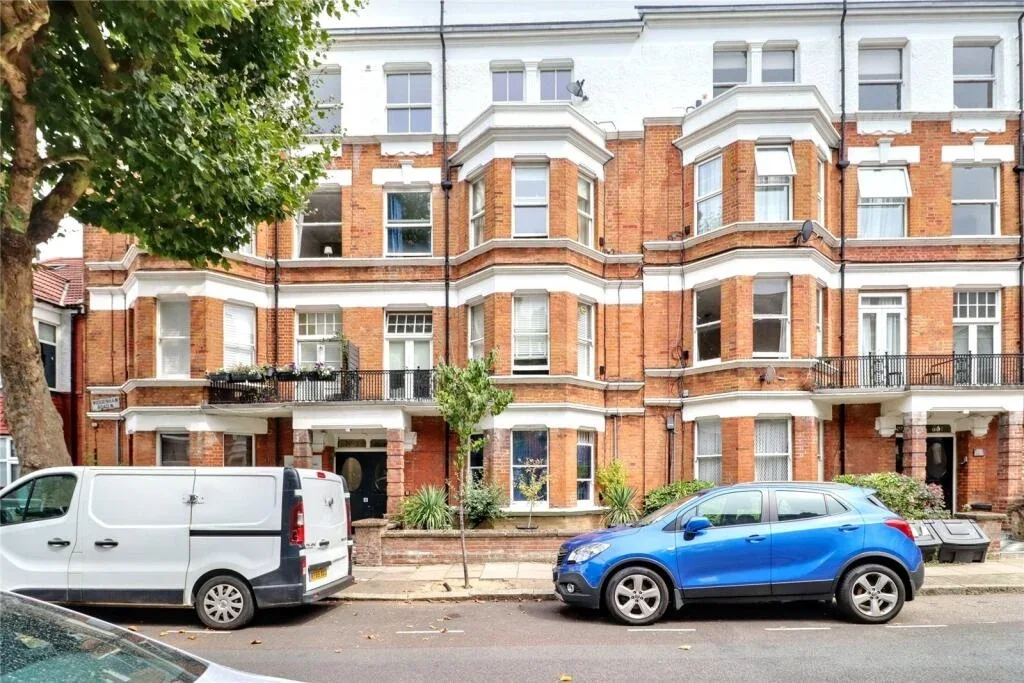 Flat Widdenham Road in Greater London