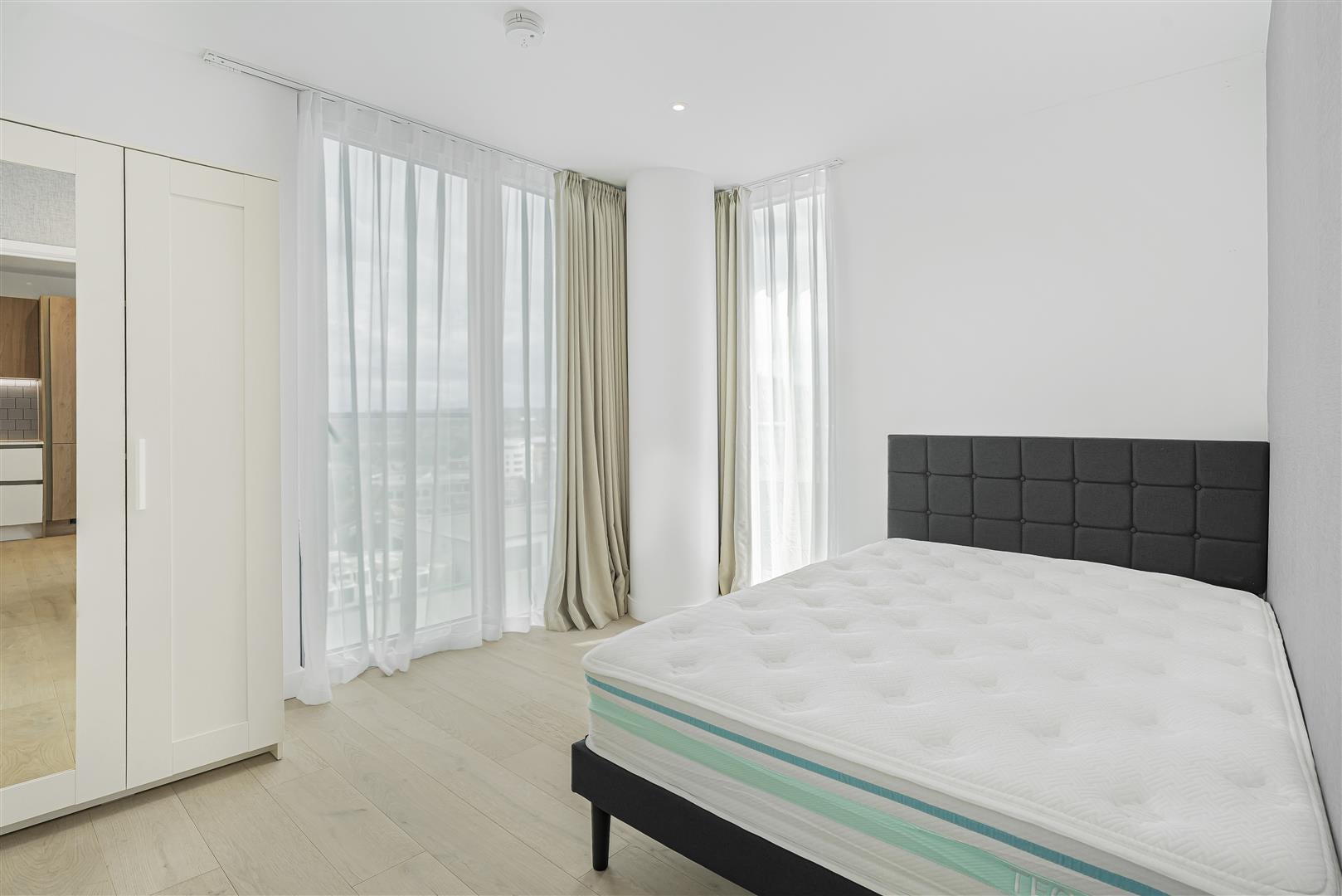 Flat Clarendon Road in Watford