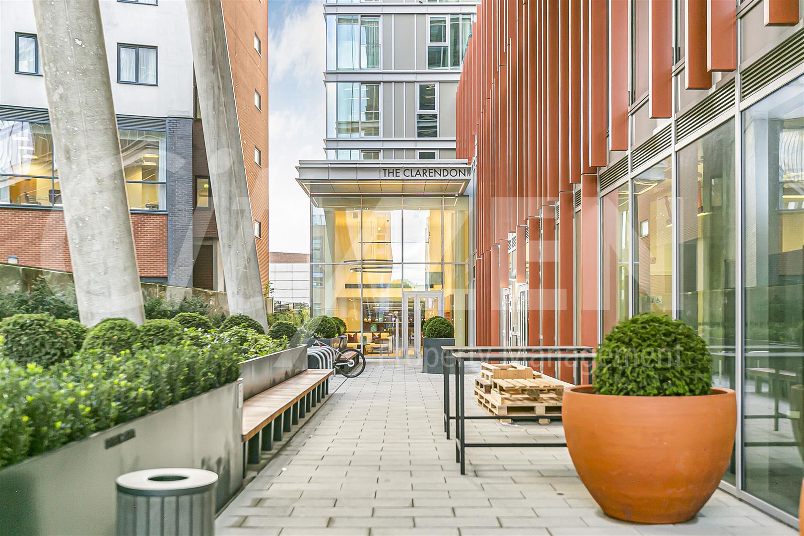 Flat Clarendon Road in Watford