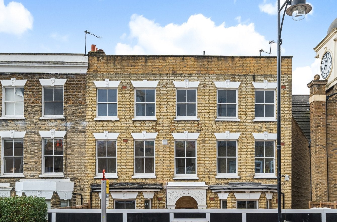 Flat Barforth Road in Greater London