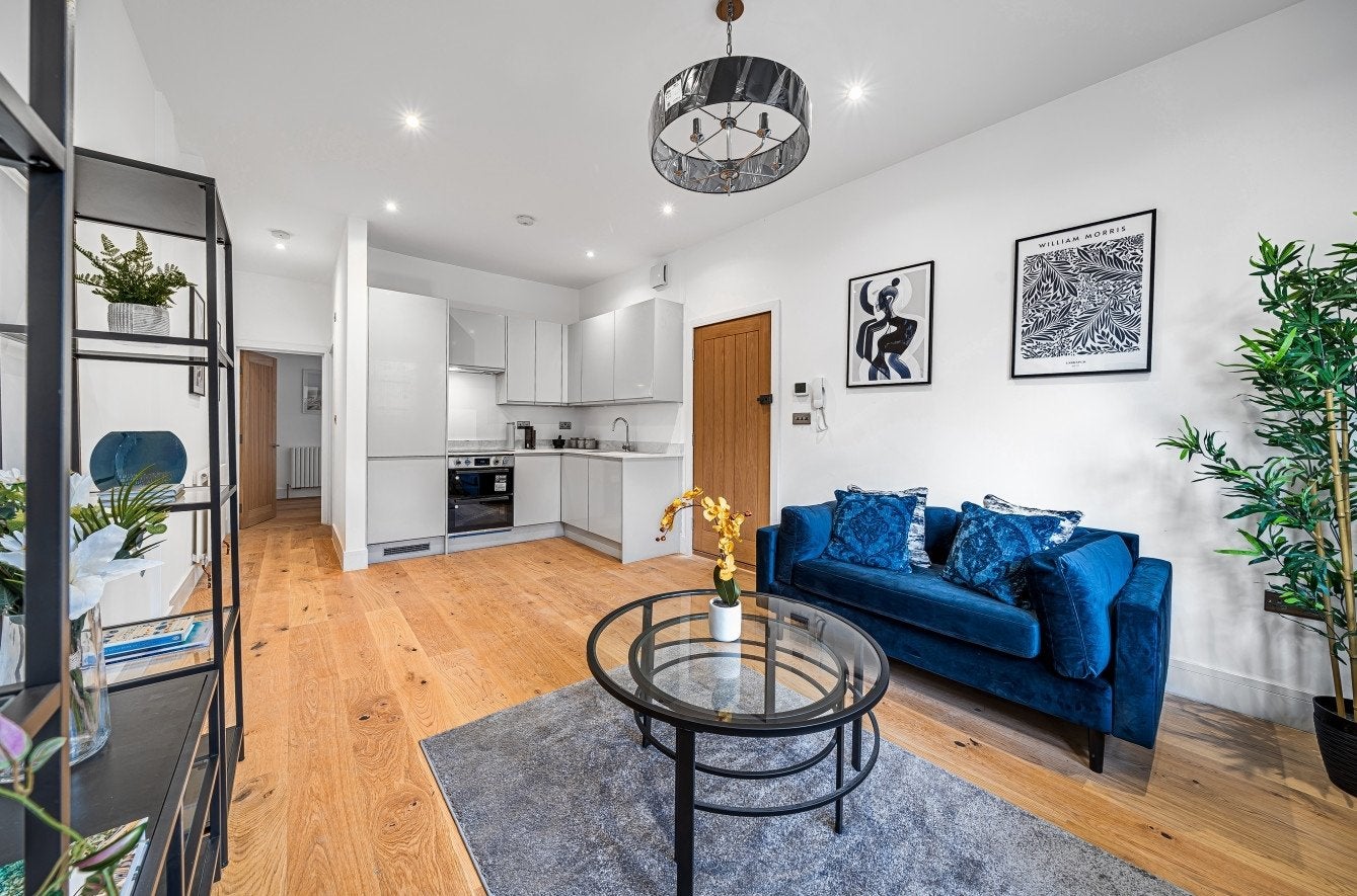 Flat Barforth Road in Greater London