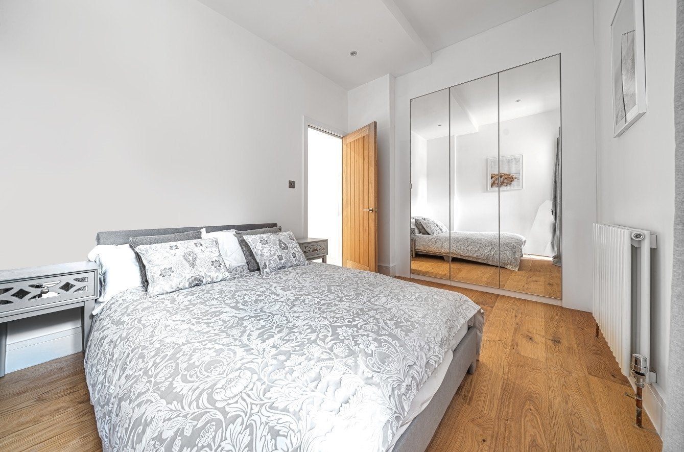 Flat Barforth Road in Greater London