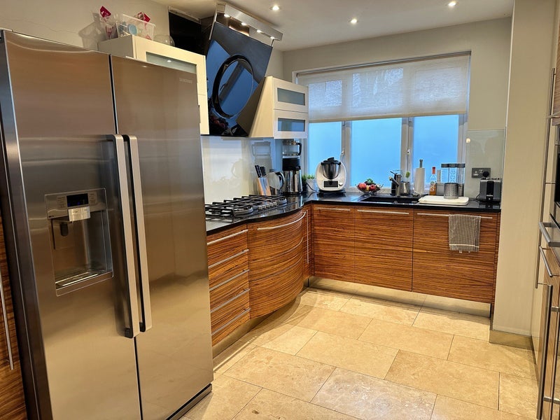 Room Abingdon Road in Greater London