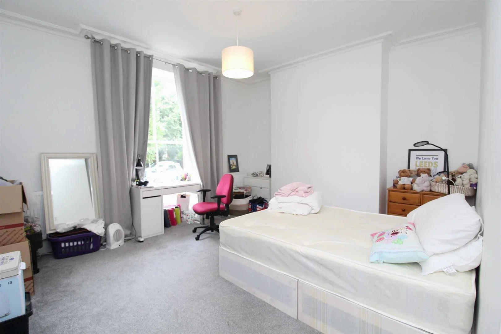 Flat Torrington Park in Greater London