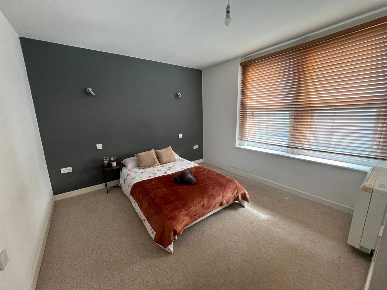 Flat Mackenzie Road in Greater London