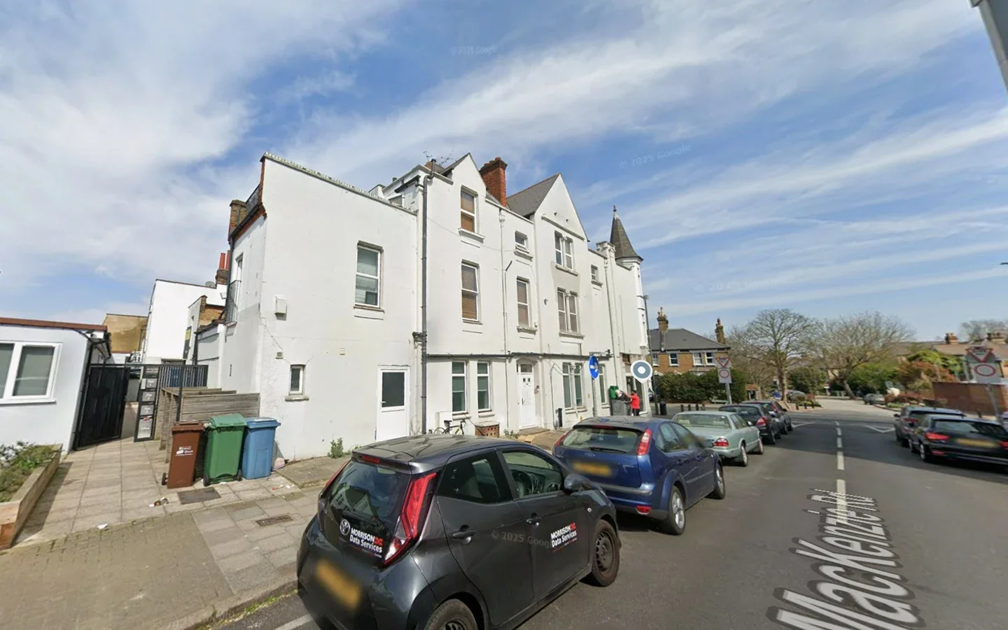 Flat Mackenzie Road in Greater London