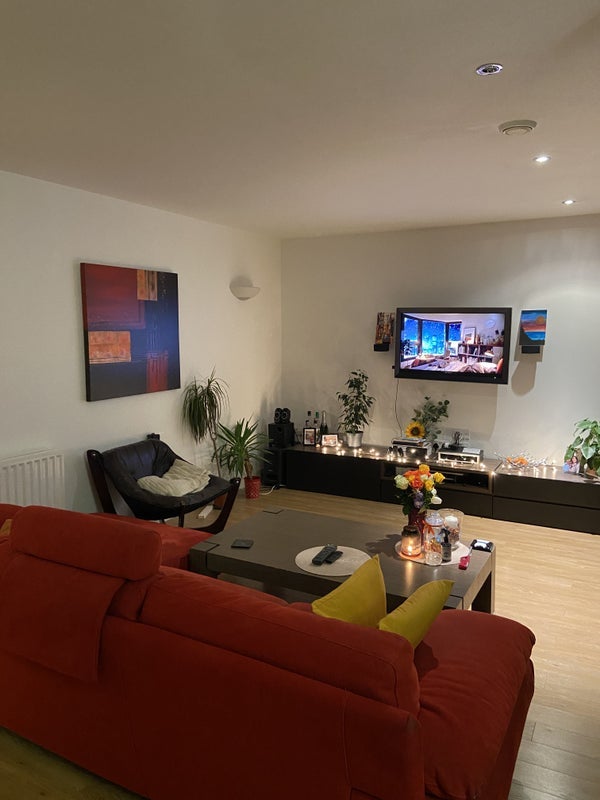 Room Blackwall Way in Greater London