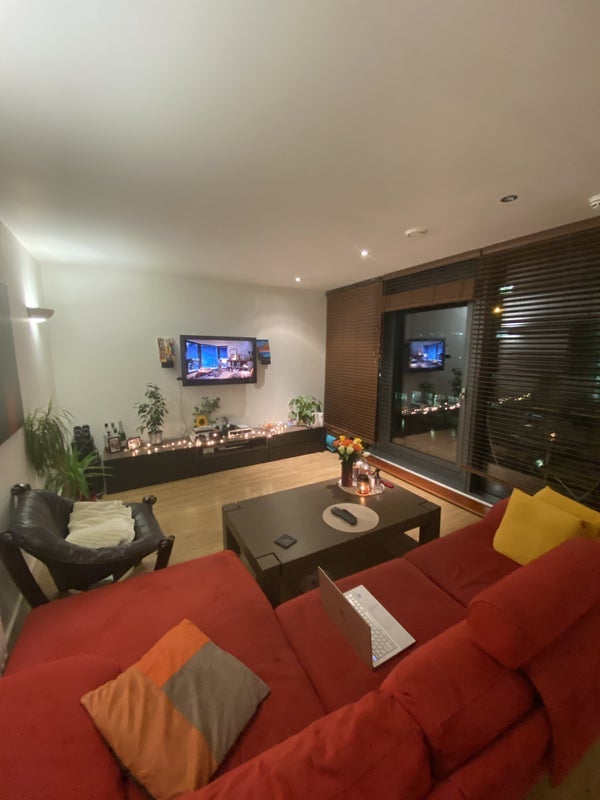 Room Blackwall Way in Greater London