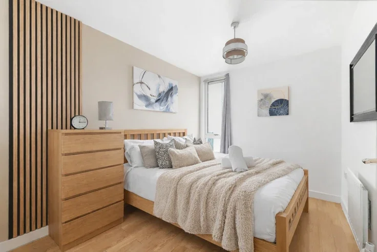 Flat Mortimer Square in Milton Keynes