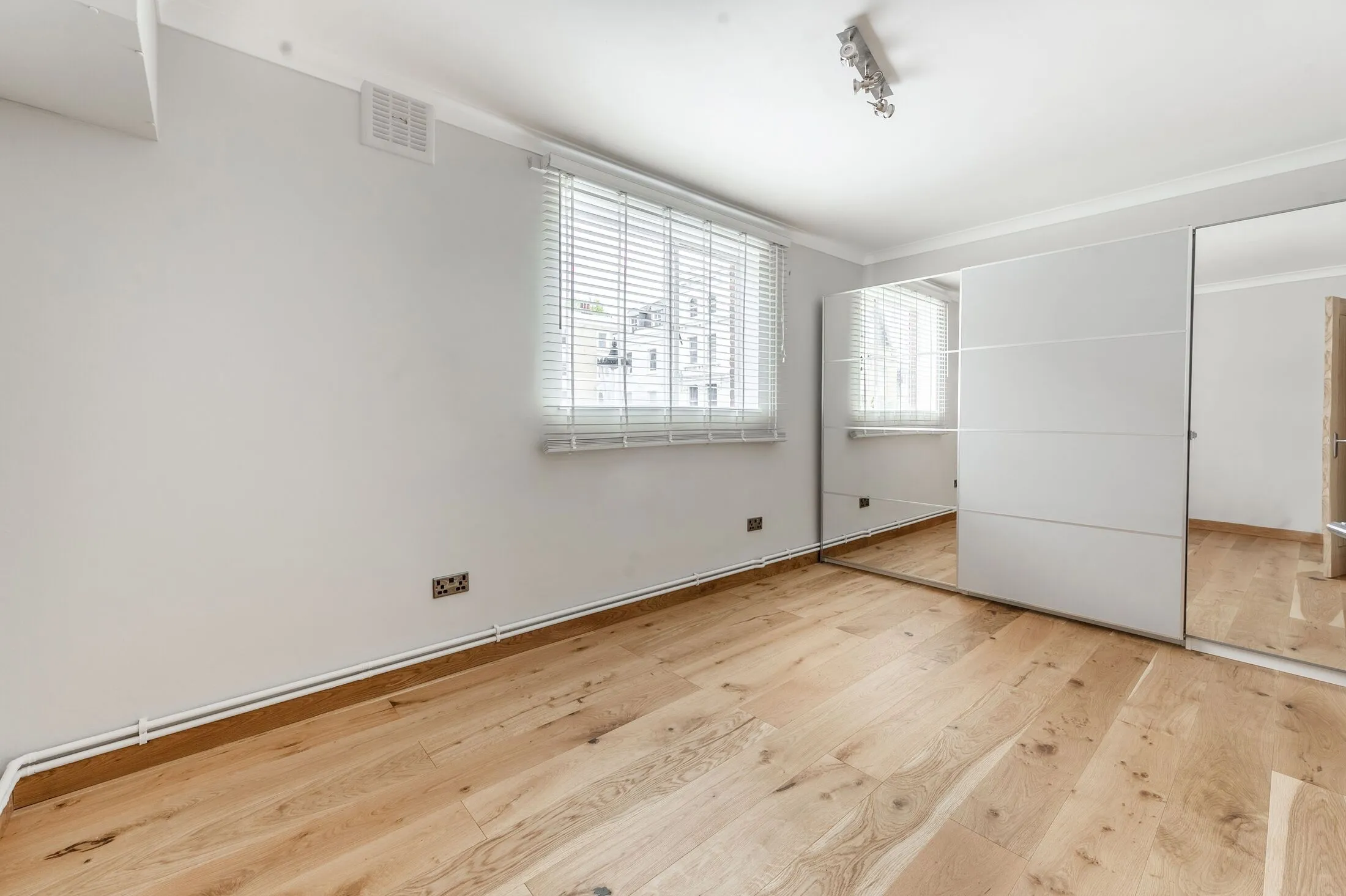Flat Limerston Street in Greater London