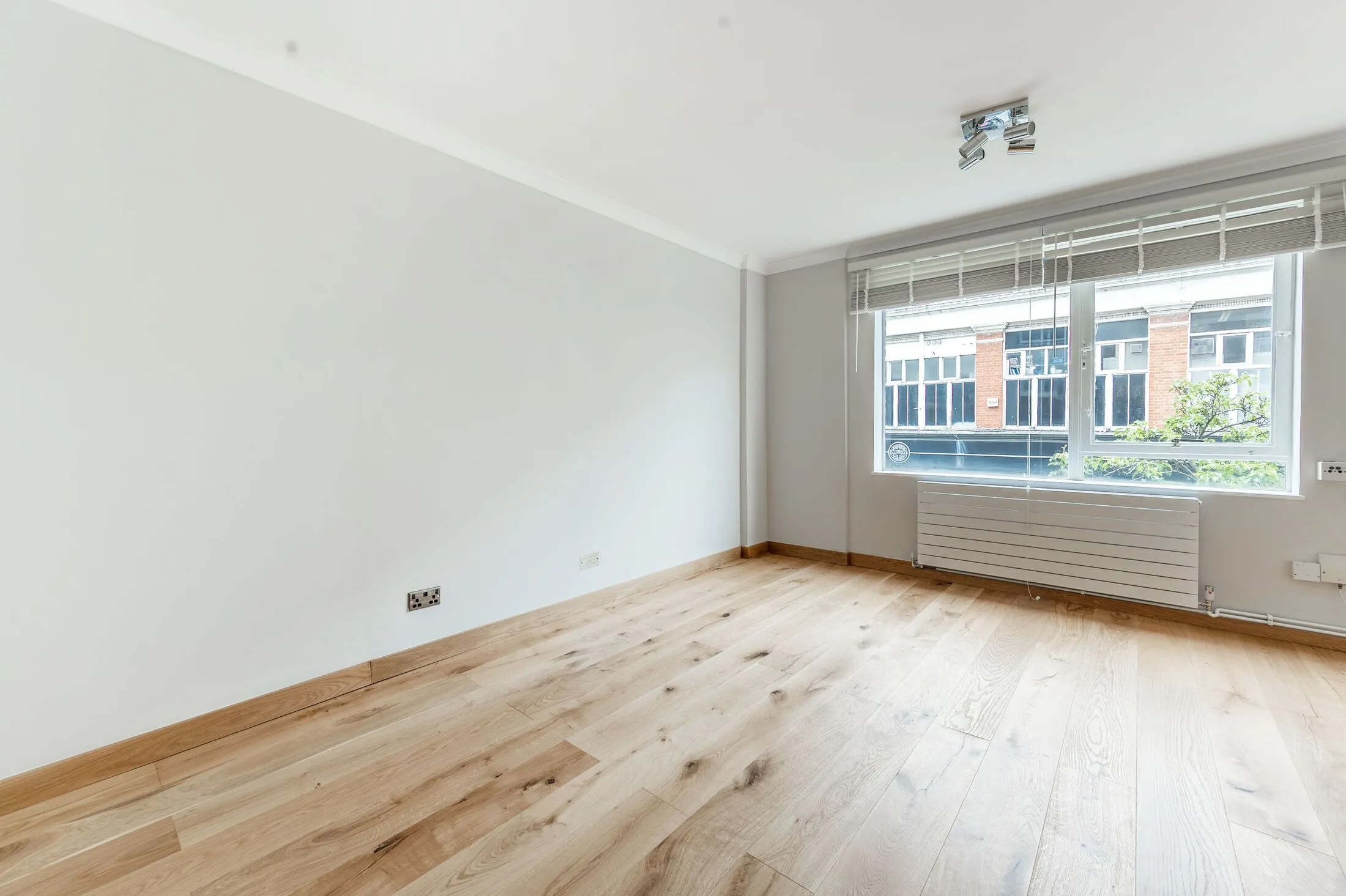Flat Limerston Street in Greater London