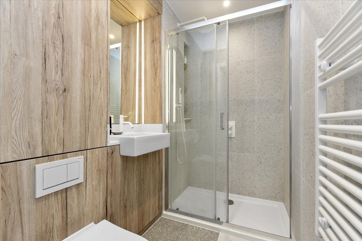 Flat Sidney Street in Greater London