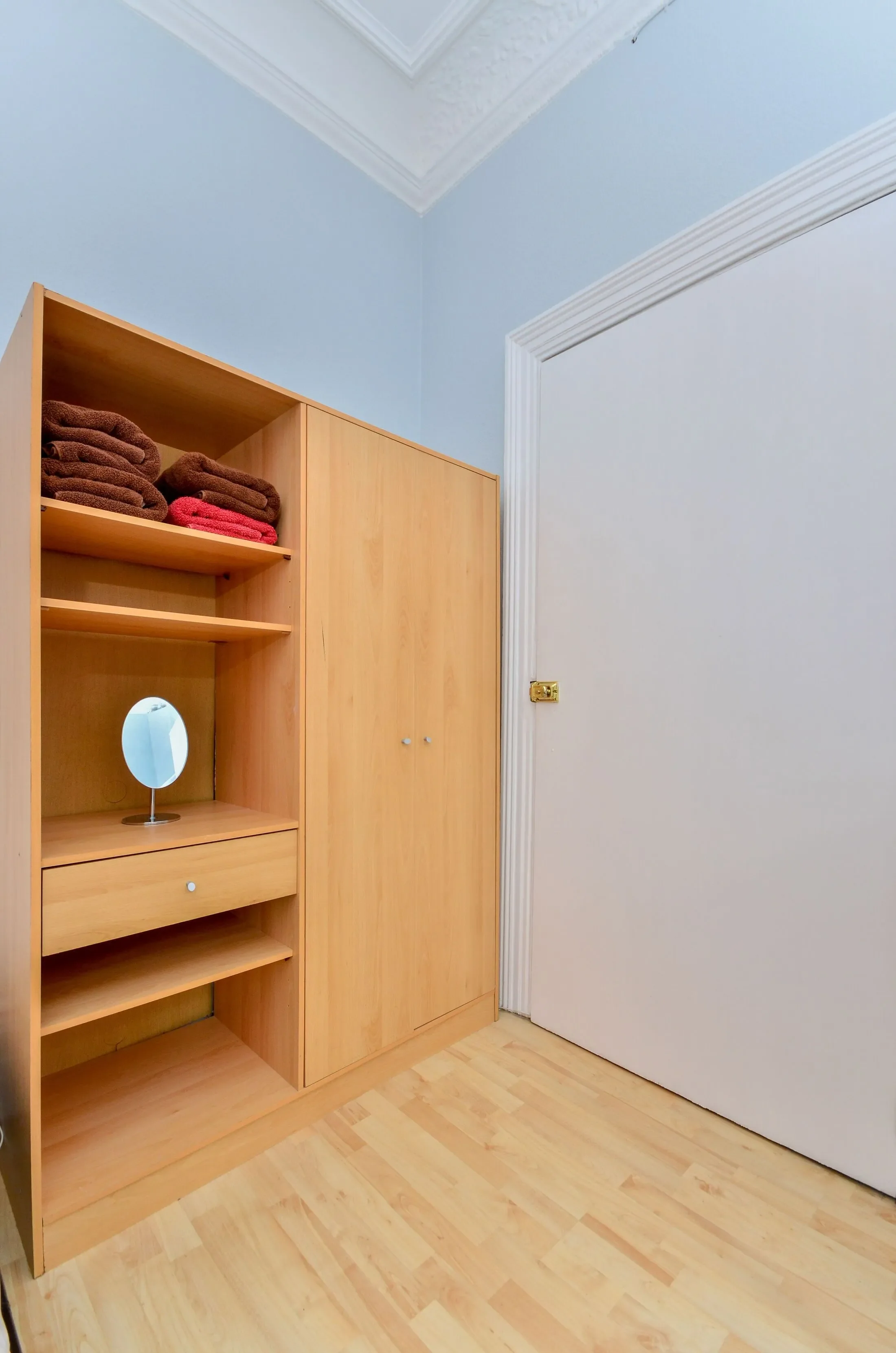 Flat Marloes Road in Greater London